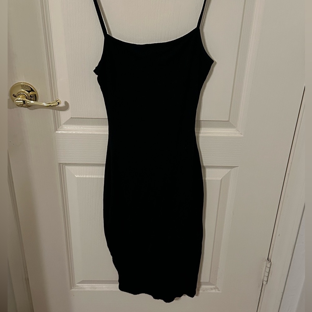 BLACK TIGHT SPLIT THIGH DRESS (LARGE)